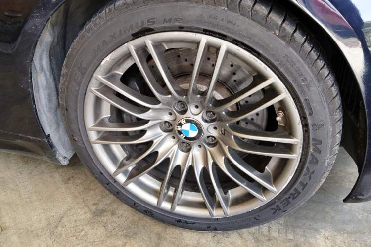 Used BMW M3 2009 M3 two-door coupe Right Front Wheel Hub