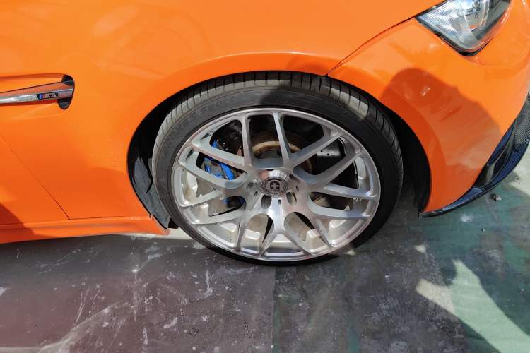 Used BMW M3 2009 M3 Convertible Coupe Right Front Wheel Hub
