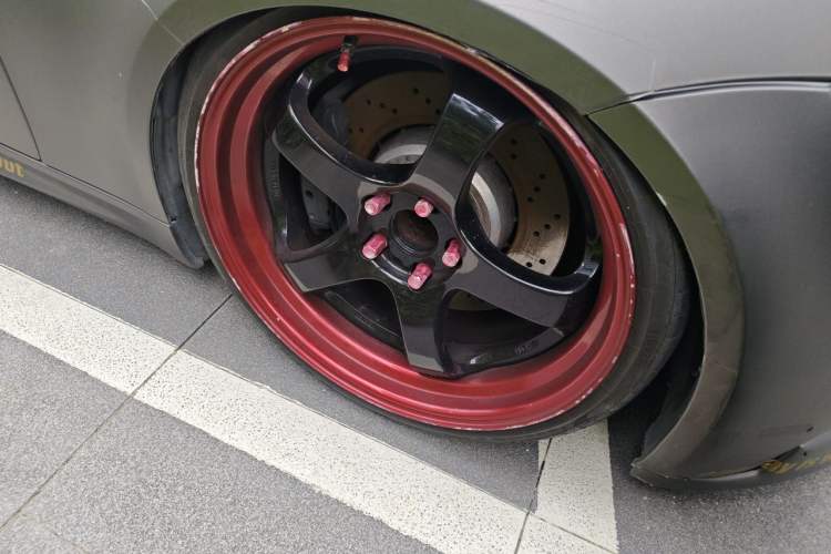 Used BMW M3 2009 M3 Convertible Coupe Right Front Wheel Hub