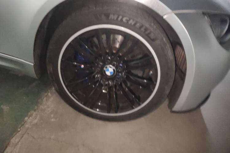 Used BMW M3 2009 M3 Convertible Coupe Right Front Wheel Hub