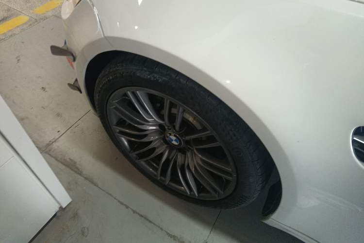 Used BMW M3 2009 M3 Convertible Coupe Left Front Wheel Hub