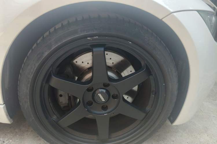 Used BMW M3 2009 M3 Convertible Coupe Right Front Wheel Hub