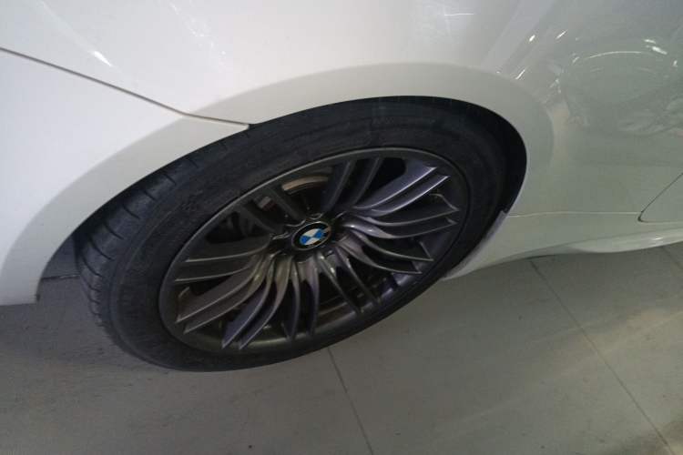 Used BMW M3 2009 M3 Convertible Coupe Right Rear Wheel Hub