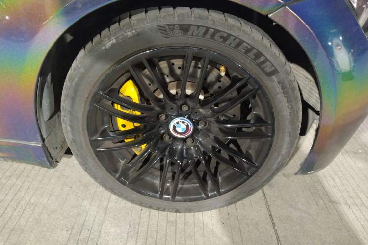 Used BMW M3 2011 M3 Coupe Carbon Fiber Roof Edition Right Front Wheel Hub