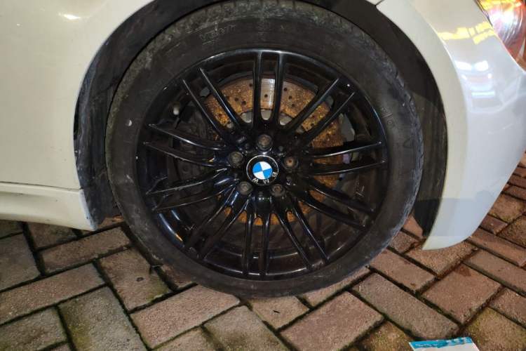 Used BMW M3 2011 M3 Coupe Carbon Fiber Roof Edition Right Front Wheel Hub