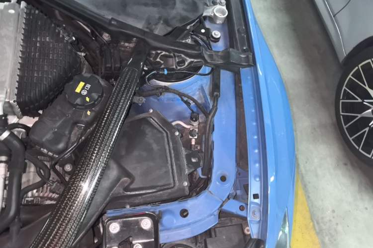 Used BMW M3 2014 M3 four-door sedan Engine Bay Left