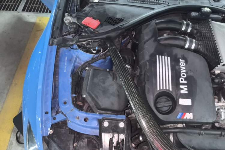 Used BMW M3 2014 M3 four-door sedan Engine Bay Right