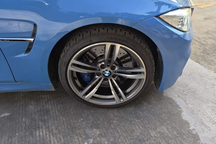 Used BMW M3 2014 M3 four-door sedan Right Front Wheel Hub