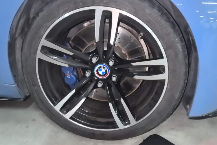 Used BMW M3 2014 M3 four-door sedan Right Front Wheel Hub