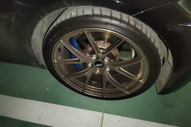 Used BMW M3 2016 M3 Sedan Competition Limited Edition Right Front Wheel Hub