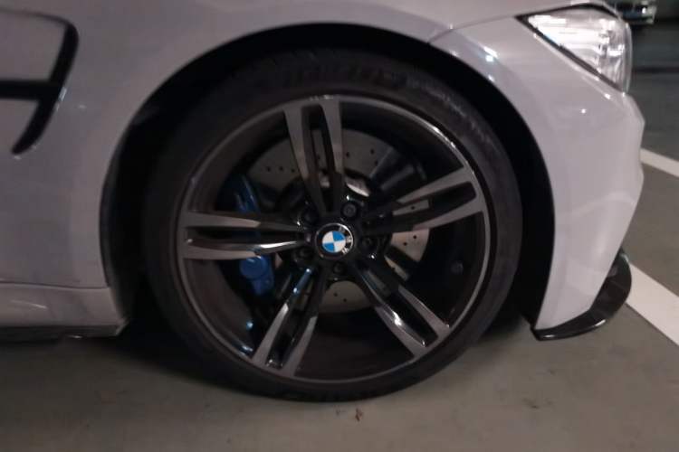 Used BMW M3 2016 M3 four-door sedan Right Front Wheel Hub