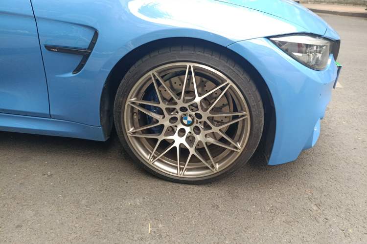 Used BMW M3 2017 M3 Fan Limited Edition Right Front Wheel Hub