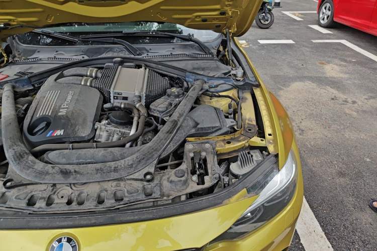 Used BMW M3 2018 M3 4-door sedan Engine Bay Left