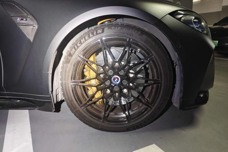 Used BMW M3 2021 M3 Sedan Thunder Edition Right Front Wheel Hub