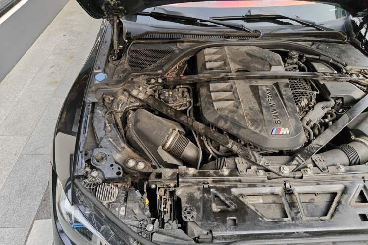 Used BMW M3  Engine Bay Right