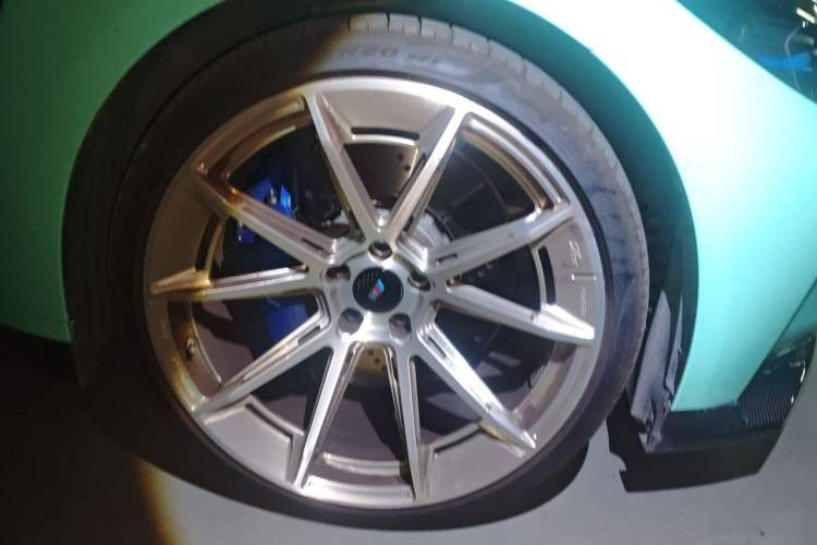 Used BMW M3 2023 M3 Sedan Thunder Edition Right Front Wheel Hub