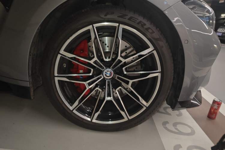 Used BMW M3 2024 M3 Sedan M xDrive Thunder Edition Right Front Wheel Hub