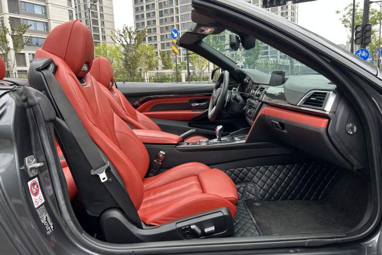 Used BMW M4 2014 M4 Convertible Coupé Interior 10