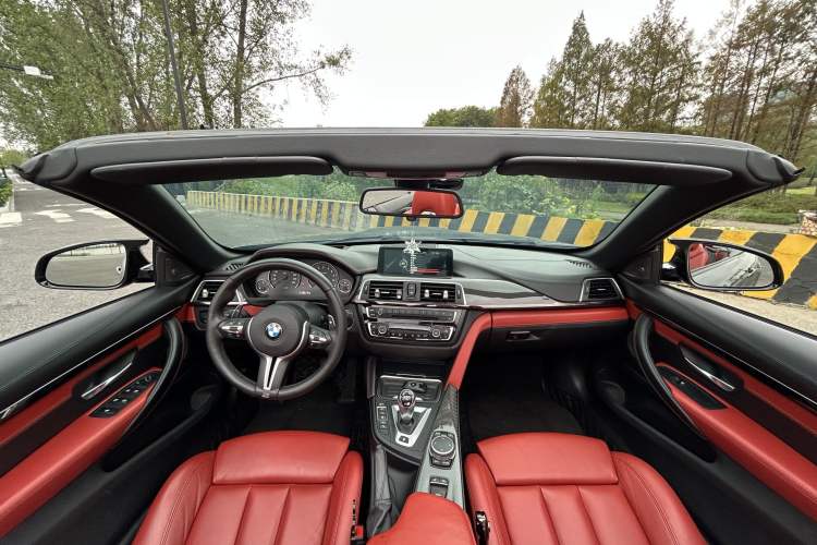 Used BMW M4 2014 M4 Convertible Coupé Interior 11