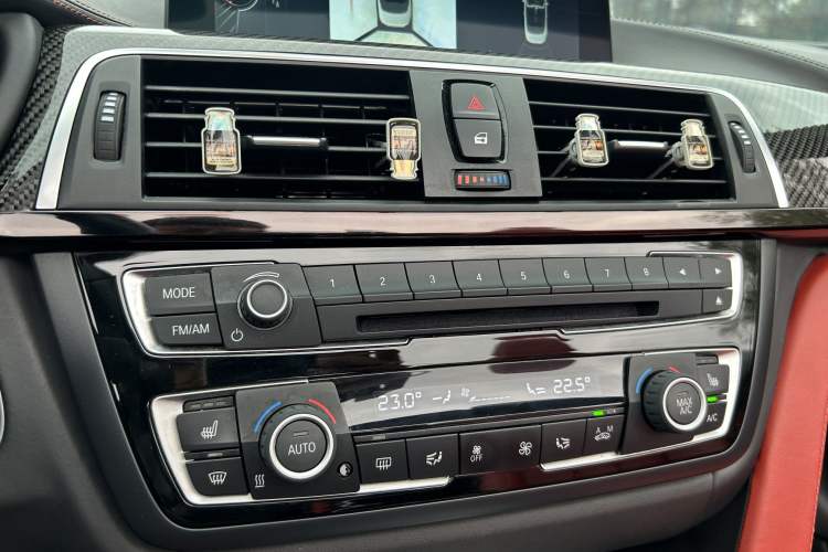 Used BMW M4 2014 M4 Convertible Coupé Interior 12
