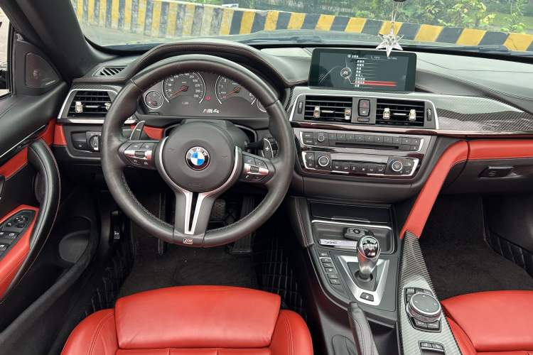 Used BMW M4 2014 M4 Convertible Coupé Interior 13