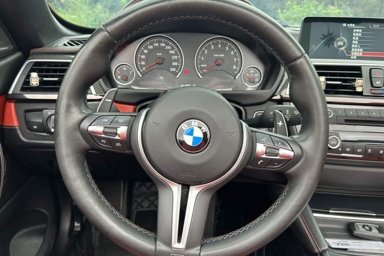 Used BMW M4 2014 M4 Convertible Coupé Interior 2