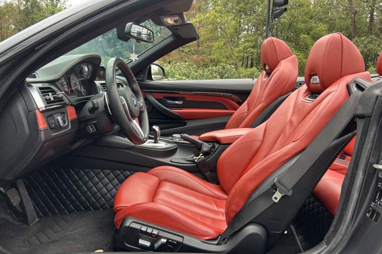 Used BMW M4 2014 M4 Convertible Coupé Interior 3