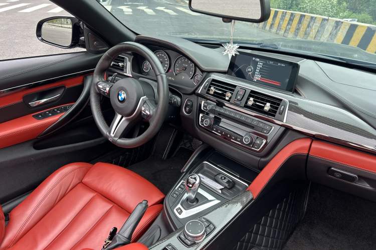Used BMW M4 2014 M4 Convertible Coupé Interior 4