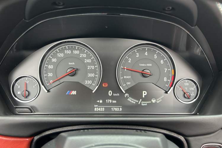 Used BMW M4 2014 M4 Convertible Coupé Odometer Close Up