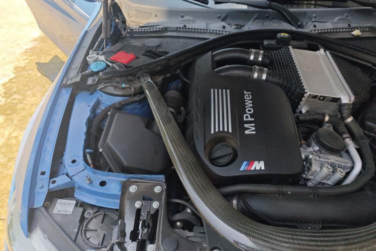 Used BMW M4 2014 M4 two-door coupe Engine Bay Right