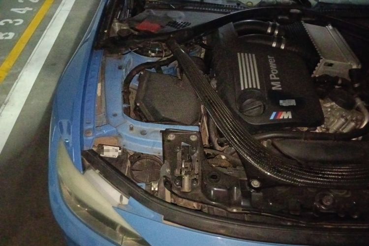 Used BMW M4 2014 M4 two-door coupe Engine Bay Right