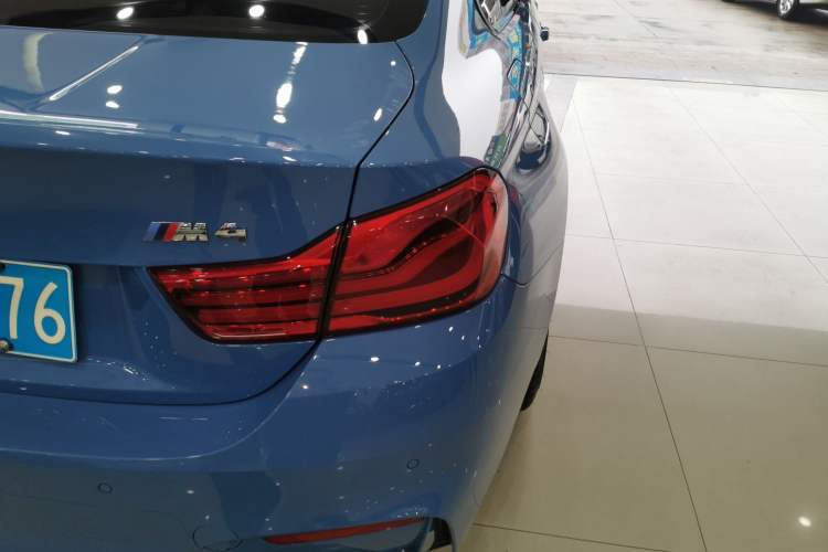Used BMW M4 2014 M4 two-door coupe Exterior 3