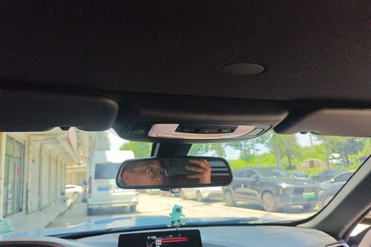 Used BMW M4 2014 M4 two-door coupe Headliner