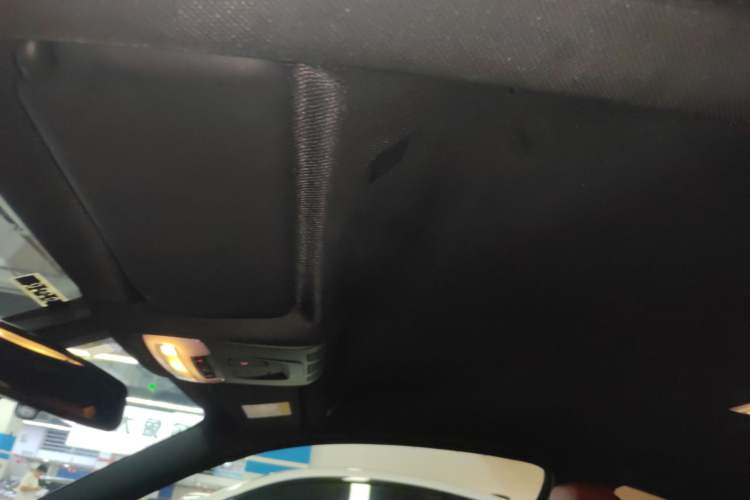 Used BMW M4 2014 M4 two-door coupe Headliner