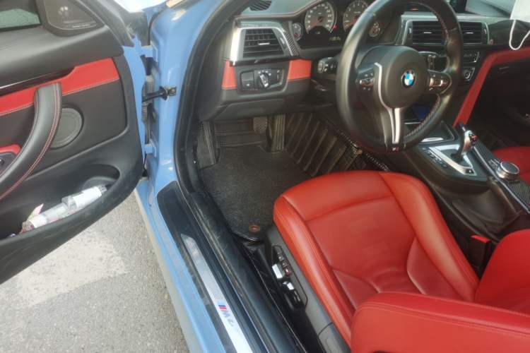 Used BMW M4 2014 M4 two-door coupe Interior 3