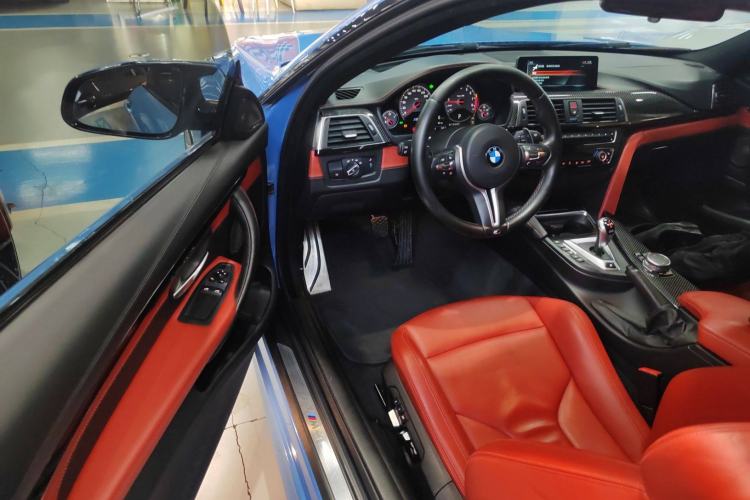 Used BMW M4 2014 M4 two-door coupe Interior 3