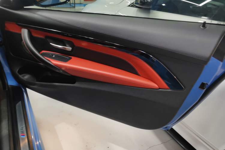 Used BMW M4 2014 M4 two-door coupe Interior 6
