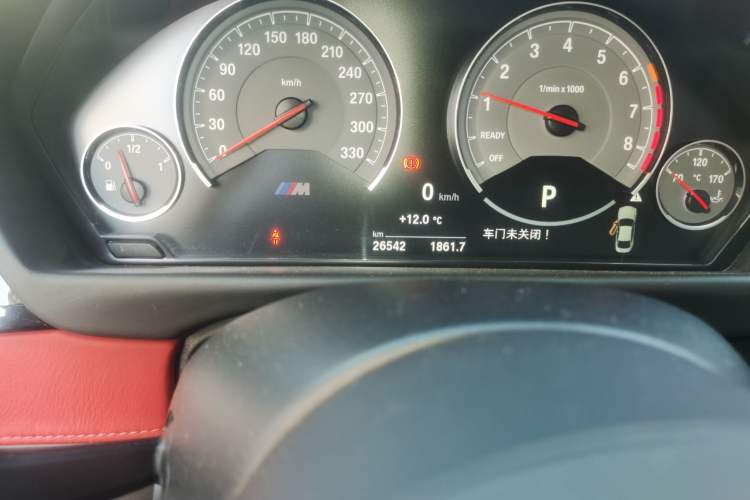 Used BMW M4 2014 M4 two-door coupe Odometer Close Up