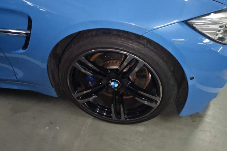 Used BMW M4 2014 M4 two-door coupe Right Front Wheel Hub