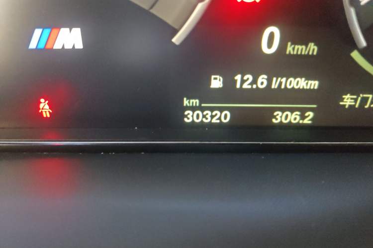 Used BMW M4 2014 M4 two-door coupe Odometer Close Up