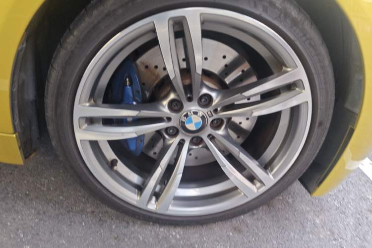 Used BMW M4 2014 M4 two-door coupe Right Front Wheel Hub