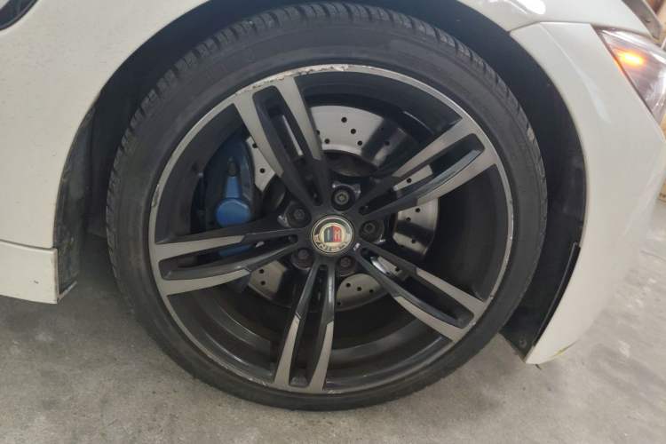 Used BMW M4 2014 M4 Convertible Coupé Right Front Wheel Hub