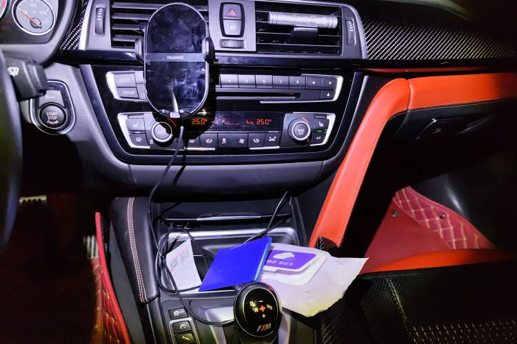 Used BMW M4 2014 M4 Convertible Coupé Audio And AC Panel