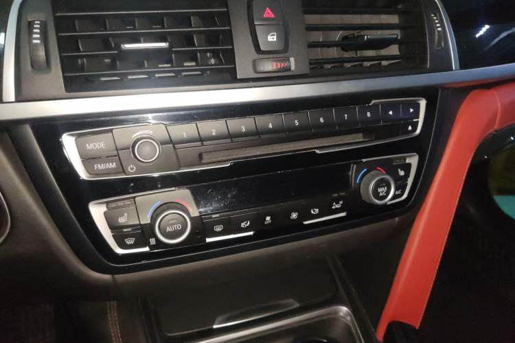 Used BMW M4 2014 M4 two-door coupe Audio And AC Panel