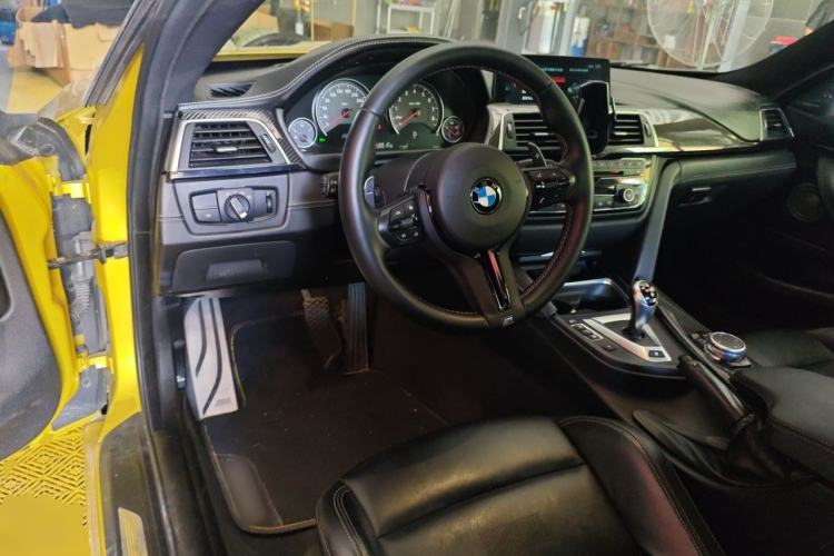 Used BMW M4 2014 M4 two-door coupe Center Console
