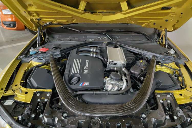Used BMW M4 2014 M4 Convertible Coupé Engine Bay