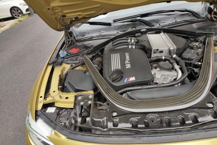 Used BMW M4 2014 M4 two-door coupe Engine Bay Right