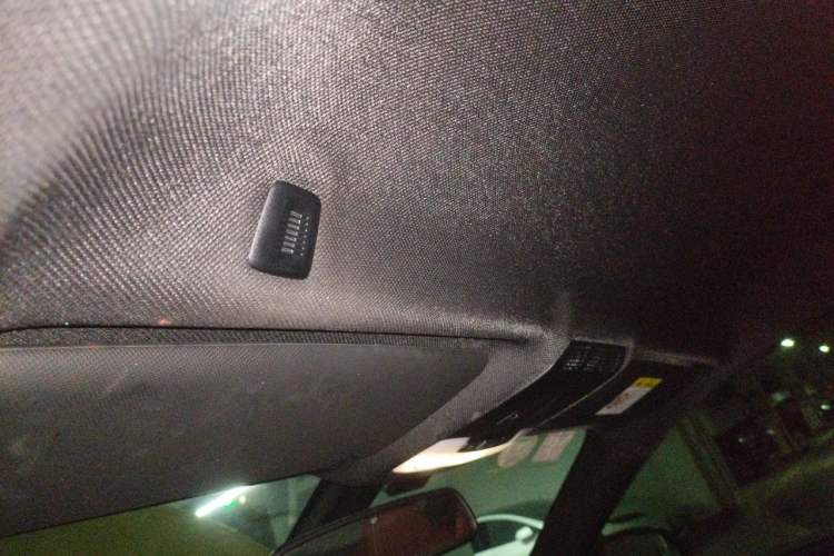 Used BMW M4 2014 M4 two-door coupe Headliner