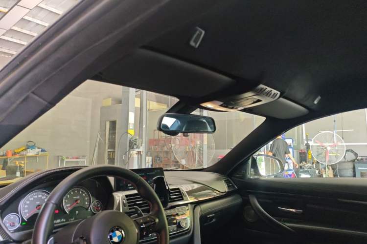 Used BMW M4 2014 M4 two-door coupe Headliner
