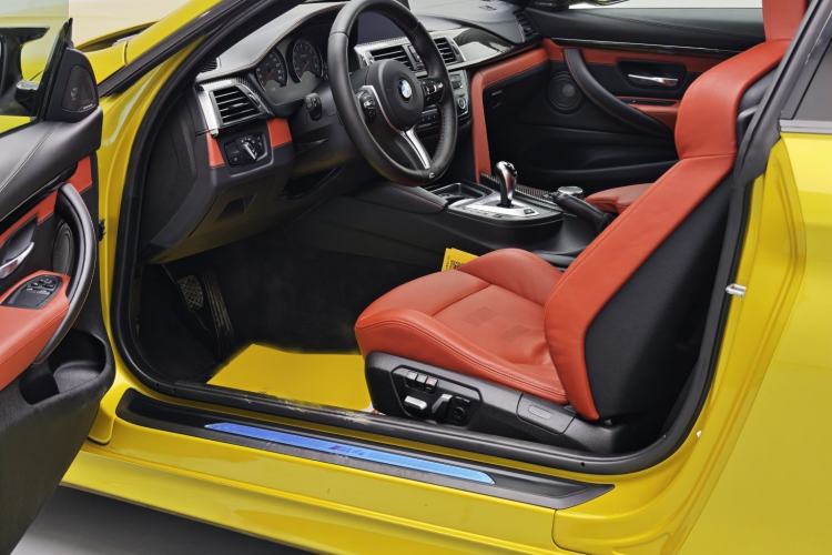 Used BMW M4 2014 M4 two-door coupe Interior 2